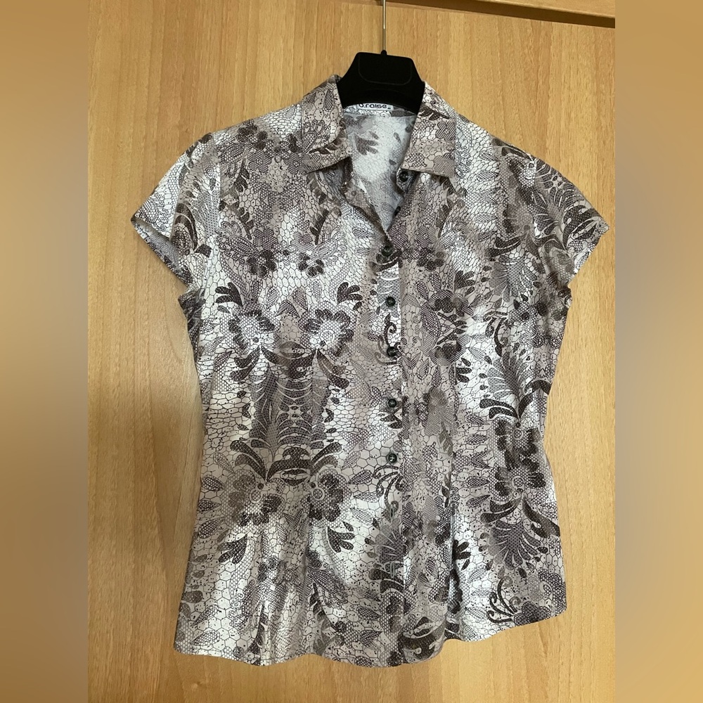 B. Raise - Button down grey shirt - small